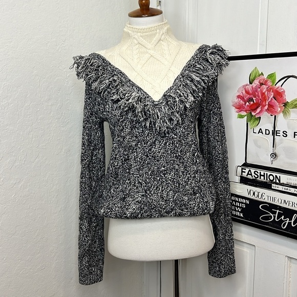 Intermix Deja Mock Neck Knit Fringe Sweater Size P/XS - Picture 2 of 9